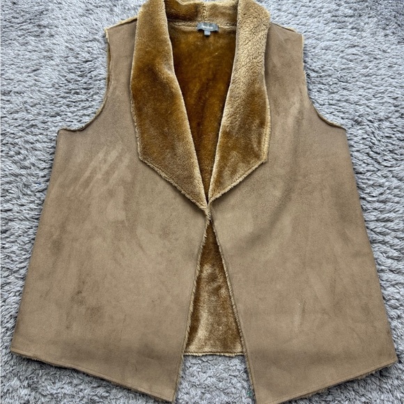 Neiman Marcus Jackets & Blazers - Neiman Marcus Camel Faux Shearling Vest